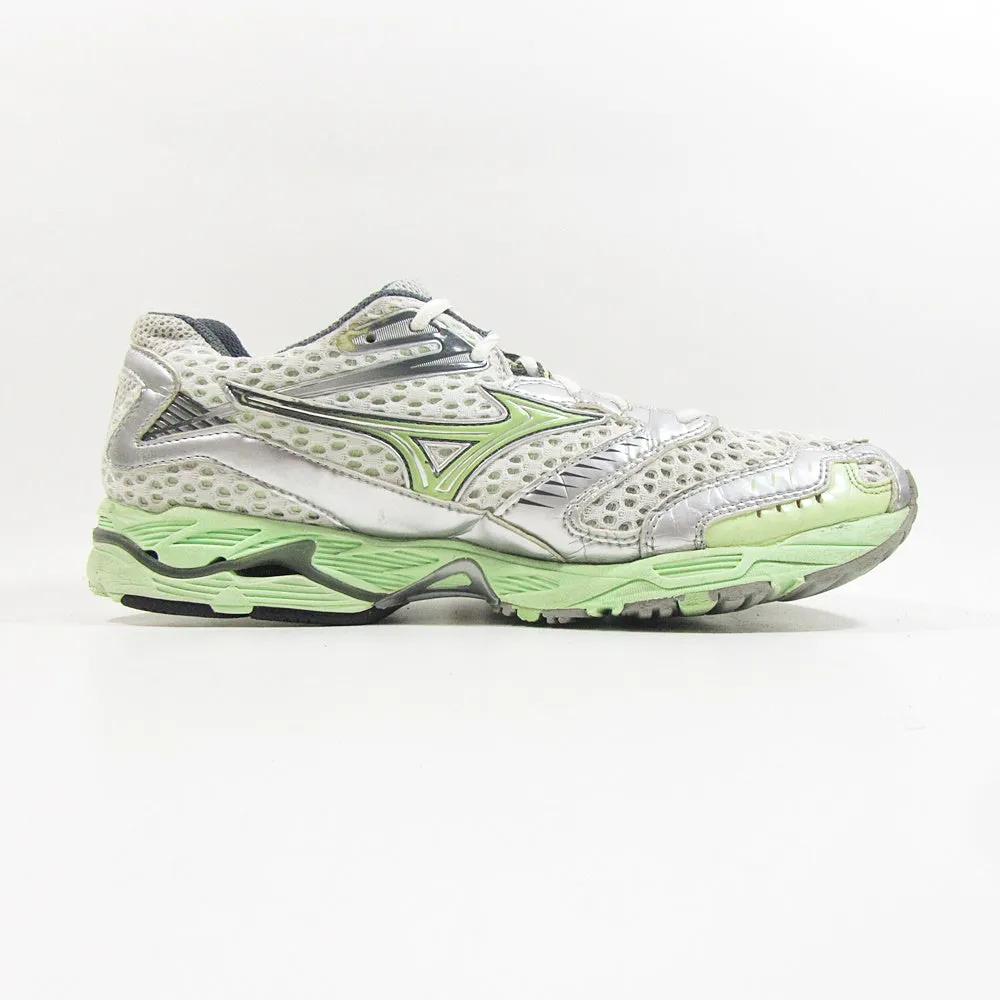 MIZUNO Wave Precision